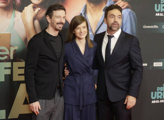 Theatrical Premiere October 19, 2026: Oliver Berben, CEO of Constantin Film, producer Lena Schömann, and director Bora Dagtekin at the world premiere of *DER PERFEKTE URLAUB* at the Mathäser Filmpalast in Munich, October 19, 2026, Munich, Mathäser Filmpalast, Baern D Copyright: xAgenturxMatthiasxWehnertx xReinhardxZichyx