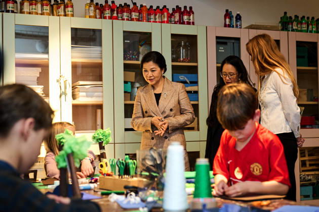 State Visit from Vietnam: The First Lady Visits Copenhagen Contemporary First Lady Ngo Phuong Ly with a group of schoolchildren at the Copenhagen Contemporary art exhibition in Copenhagen, Tuesday, October 20, 2026. Vietnam’s president and his wife, Ngo Phuong Ly, are on a three-day state visit to Denmark. Photo: Thomas Traasdahl, Ritzau Scanpix, Copenhagen, Denmark  Copyright: RitzauxScanpix ThomasxTraasdahlx spdk20261020-115042-L