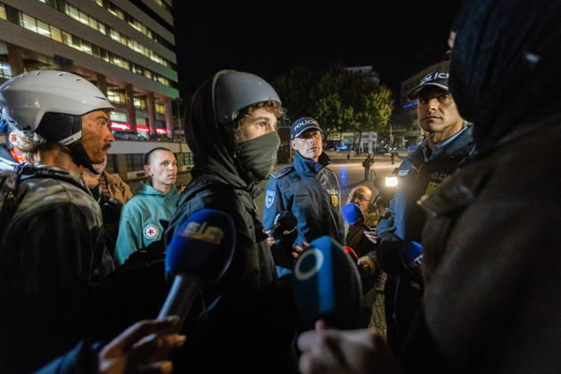 October 20, 2026, Porto, Portugal: Police officers speak with protesters during the clearance of the housing protest camp at Praca D. Joao I. The operation proceeded without major incidents or reports of violence. Porto Portugal - ZUMAs197 20261020_aaa_s197_037 Copyright: xDiogoxBaptistax