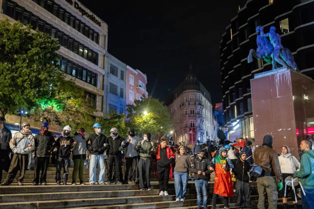 October 20, 2026, Porto, Portugal: Protesters form a human chain facing police officers during the clearance of the housing protest camp at Praca D. Joao I. The operation proceeded without major incidents or reports of violence. Porto Portugal - ZUMAs197 20261020_aaa_s197_036 Copyright: xDiogoxBaptistax