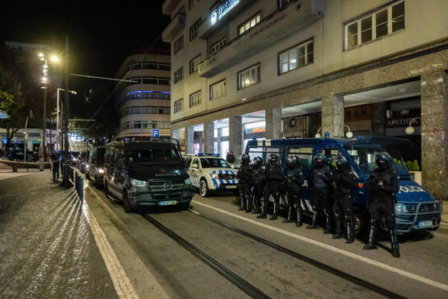 October 20, 2026, Porto, Portugal: Police vehicles and officers seen deployed near Praca D. Joao I during the operation to dismantle the housing protest camp. Porto Portugal - ZUMAs197 20261020_aaa_s197_039 Copyright: xDiogoxBaptistax