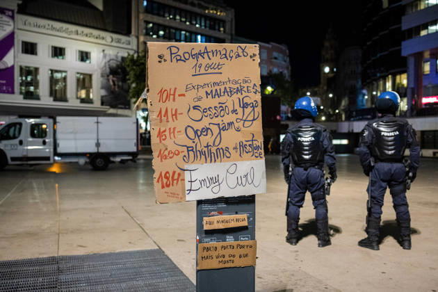 October 20, 2026, Porto, Portugal: Police officers seen near a protest sign during the operation to dismantle the housing protest camp at Praca D. Joao I. Porto Portugal - ZUMAs197 20261020_aaa_s197_050 Copyright: xDiogoxBaptistax