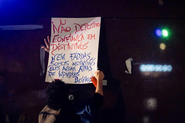 October 20, 2026, Porto, Portugal: A protester seen holding a handwritten placard during the police operation to dismantle the housing protest camp at Praca D. Joao I. Porto Portugal - ZUMAs197 20261020_aaa_s197_051 Copyright: xDiogoxBaptistax