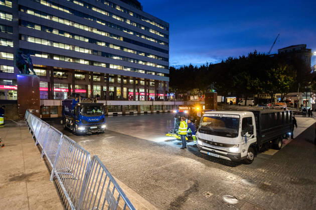 October 20, 2026, Porto, Portugal: Cleaning crews and municipal vehicles operate at Praca D. Joao I following the dismantling of the housing protest camp. Workers removed remaining materials and cleaned the square after the encampment was cleared. Porto Portugal - ZUMAs197 20261020_aaa_s197_053 Copyright: xDiogoxBaptistax