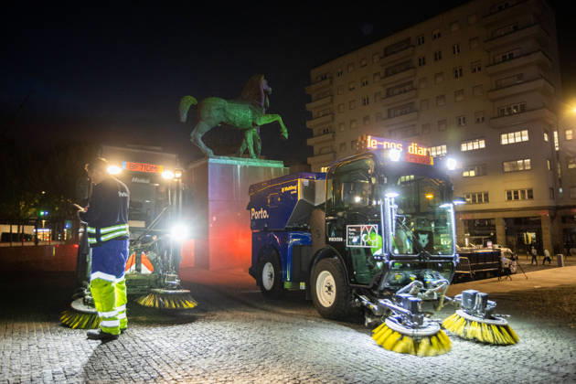 October 20, 2026, Porto, Portugal: A municipal cleaning vehicle seen entering Praca D. Joao I following the dismantling of the housing protest camp. The square was cleaned after the removal of tents and protest materials. Porto Portugal - ZUMAs197 20261020_aaa_s197_054 Copyright: xDiogoxBaptistax