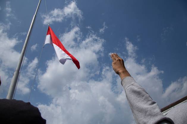 Yogyakarta students protest government YOGYAKARTA, INDONESIA - OCTOBER 20, 2026: Students gather at the Special Region of Yogyakarta (DIY) Regional People s Representative Council (DPRD) building during a protest against the central government, which has been in office for two years. Students from Muhammadiyah University of Yogyakarta (UMY) later marched to the Zero Kilometer Point in Yogyakarta to voice criticism of government policies they consider controversial and harmful to people s lives. Yogyakarta Indonesia Copyright: x xTopenxAnggaraxSaputrax xJNAxPressx