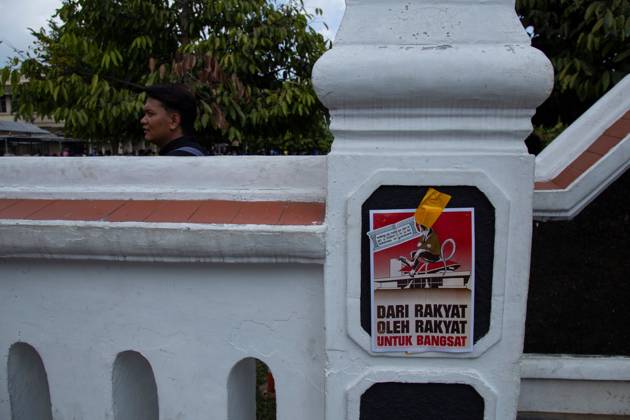 October 20, 2026, Yogyakarta, Indonesia: YOGYAKARTA, INDONESIA - OCTOBER 20, 2026: Students gather at the Special Region of Yogyakarta (DIY) Regional People s Representative Council (DPRD) building during a protest against the central government, which has been in office for two years. Students from Muhammadiyah University of Yogyakarta (UMY) later marched to the Zero Kilometer Point in Yogyakarta to voice criticism of government policies they consider controversial and harmful to people s lives. Yogyakarta Indonesia - ZUMAq101 20261020_zna_q101_084 Copyright: xTopenxAnggaraxSaputrax