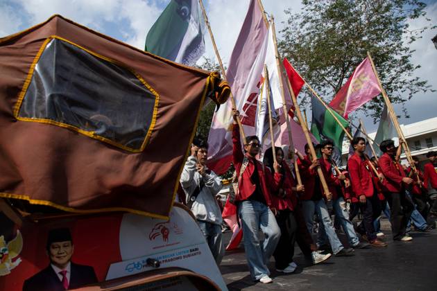 October 20, 2026, Yogyakarta, Indonesia: YOGYAKARTA, INDONESIA - OCTOBER 20, 2026: Students gather at the Special Region of Yogyakarta (DIY) Regional People s Representative Council (DPRD) building during a protest against the central government, which has been in office for two years. Students from Muhammadiyah University of Yogyakarta (UMY) later marched to the Zero Kilometer Point in Yogyakarta to voice criticism of government policies they consider controversial and harmful to people s lives. Yogyakarta Indonesia - ZUMAq101 20261020_zna_q101_090 Copyright: xTopenxAnggaraxSaputrax