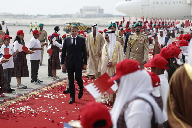 President Macron Visits Bahrain Bahrain s King Hamad bin Isa Al Khalifa welcomes French President Emmanuel Macron upon his arrival at Sakhir Air Base, in Manama, Bahrain, October 20, 2026. Photo by Benoit Tessier Pool ABACAPRESS.COM Manama Bahrain  Copyright: xTessierxBenoit Pool ABACAx