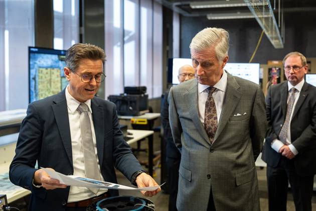 UGent professor Johan Bauwelinck and King Philippe - Filip of Belgium pictured during a visit to IGent, a research building at the UGent University where scientists and companies collaborate to develop innovative technologies, on Tuesday 20 October 2026, in Gent.  JAMESxARTHURxGEKIERE 190398500