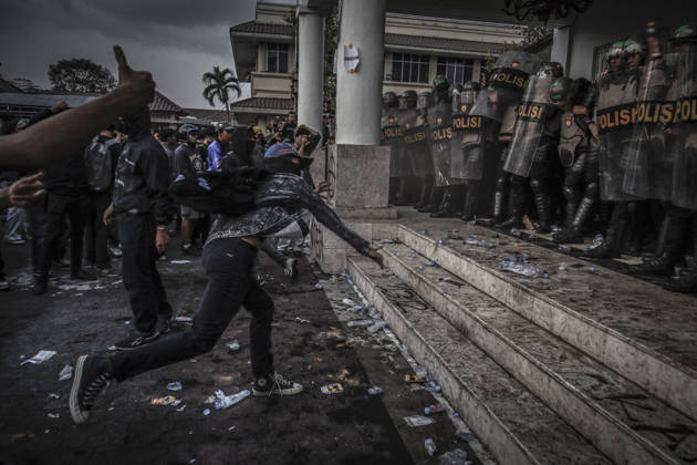 October 20, 2026, Yogyakarta, Special Region Of Yogyakarta, Indonesia: Special Region of Yogyakarta, October 20, 2026. A crowd comprising members of a community and student alliance staged a protest in front of the Special Region of Yogyakarta Regional People™s Representative Council (DPRD) building. During the protest, the demonstrators made several demands, including that forest and land fires and floods be declared national disasters; that strict action be taken against the corporations involved; and that the cost of education and healthcare be reduced and access to these services be made more equitable. Yogyakarta Indonesia - ZUMAf198 20261020_zip_f198_024 Copyright: xMuhammadxFebriansyahx