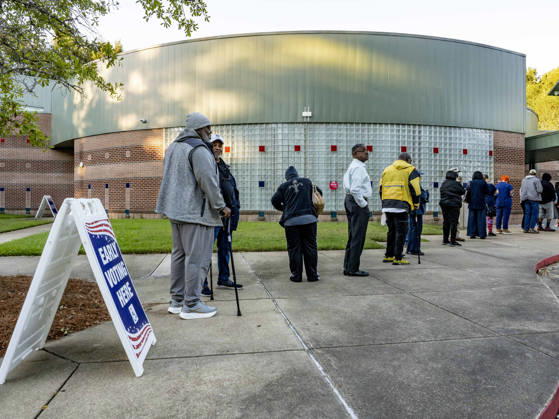 October 20, 2026, Shreveport, Louisiana, USA: Voters wait in line for the opening of the polls on the first day of early vote in Louisiana. Voters are casting their ballots in a highly watched Senate race and in redrawn congressional districts due to the U.S. Supreme CourtÕs Louisiana v. Callais decision, which struck down the stateÕs Congressional map that had created a second majority-Black district. Shreveport USA - ZUMAd155 20261020_znp_d155_010 Copyright: xSuexDorfmanx
