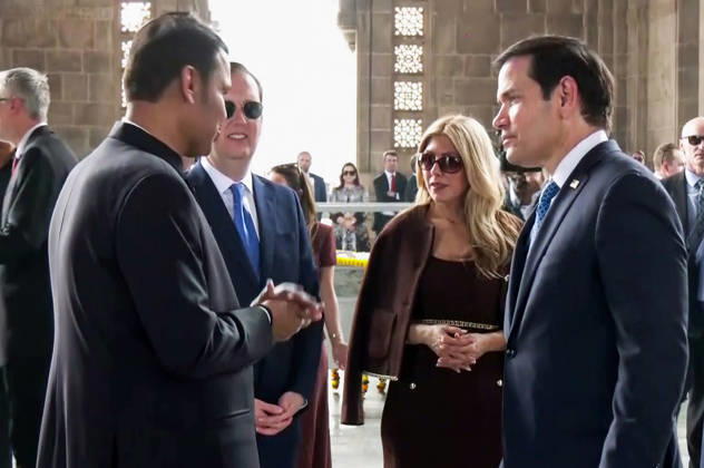 RECORD DATE NOT STATED U.S. Secretary of State Marco Rubio in Mumbai Mumbai, Oct 20 (ANI): U.S. Secretary of State Marco Rubio and his wife Jeanette Dousdebes Rubio listen to Maharashtra Chief Minister Devendra Fadnavis at Gateway of India, in Mumbai on Tuesday. U.S. Ambassador to India Sergio Gor present. (ANI Video Grab) Mumbai Maharashtra India Copyright: xANIx ANI_20261020131