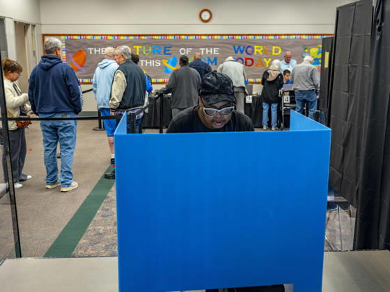 October 20, 2026, Shreveport, Louisiana, USA: Early vote begins in Louisiana. Voters are casting their ballots in a highly watched Senate race and in redrawn congressional districts due to the U.S. Supreme Court s Louisiana v. Callais decision, which struck down the state s Congressional map that had created a second majority-Black district. Shreveport USA - ZUMAd155 20261020_znp_d155_009 Copyright: xSuexDorfmanx