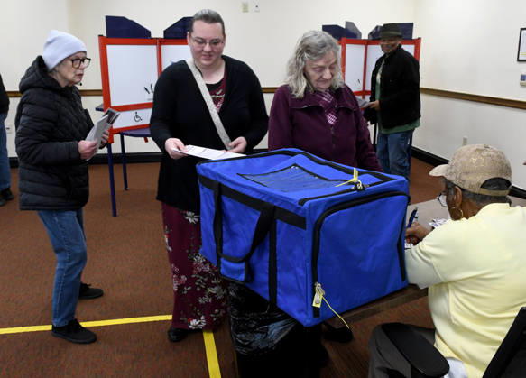 October 20, 2026, Racine, Wisconsin, USA: Voters come to Racine City Hall Tuesday morning October 20, 2026 on the first day of early voting in Wisconsin for the midterm elections. There are two closely watched Congressional races, including the First District which includes Racine, and a contentious gubernatorial race on the ballot. Racine USA  - ZUMAh154 20261020_znp_h154_010 Copyright: xMarkxHertzbergx