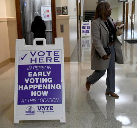 October 20, 2026, Racine, Wisconsin, USA: Voters come to Racine City Hall Tuesday morning October 20, 2026 on the first day of early voting in Wisconsin for the midterm elections. There are two closely watched Congressional races, including the First District which includes Racine, and a contentious gubernatorial race on the ballot. Racine USA - ZUMAh154 20261020_znp_h154_012 Copyright: xMarkxHertzbergx