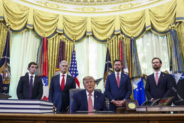 President Donald Trump, with right-wing social media influencer Nick Shirley (L) and Administrator of the Centers for Medicare & Medicaid Services Dr. Mehmet Oz (2-L), Vice President JD Vance (2-R) and Chairman of the Federal Trade Commission Andrew Ferguson (R) speaks to reporters about efforts to crack down on taxpayer fraud in the Oval Office of the White House in Washington, DC on Tuesday, October 20, 2026.  WASP20261020117 JIMxLOxSCALZO