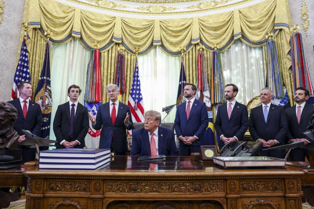 Administrator of the Centers for Medicare & Medicaid Services Dr. Mehmet Oz , with US President Donald Trump speaks to reporters about efforts to crack down on taxpayer fraud in the Oval Office of the White House in Washington, DC on Tuesday, October 20, 2026.  WASP20261020120 JIMxLOxSCALZO
