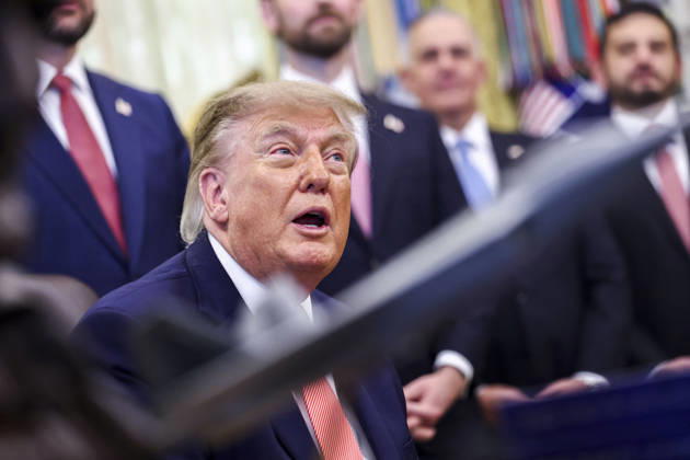 US President Trump speaks to reporters on taxpayer fraud US President Donald Trump responds to a question from the news media following his remarks about efforts to crack down on taxpayer fraud in the Oval Office of the White House in Washington, DC, USA, 20 October 2026. WASHINGTON DISTRICT OF COLUMBIA United States  Copyright: xPool ABACAx