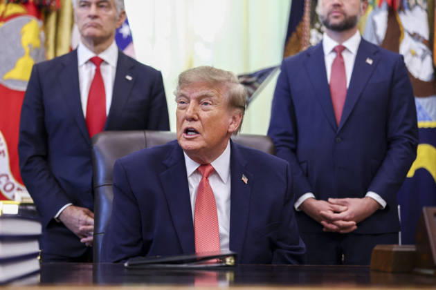 US President Trump speaks to reporters on taxpayer fraud US President Donald Trump responds to a question from the news media following his remarks about efforts to crack down on taxpayer fraud in the Oval Office of the White House in Washington, DC, USA, 20 October 2026. WASHINGTON DISTRICT OF COLUMBIA United States  Copyright: xPool ABACAx