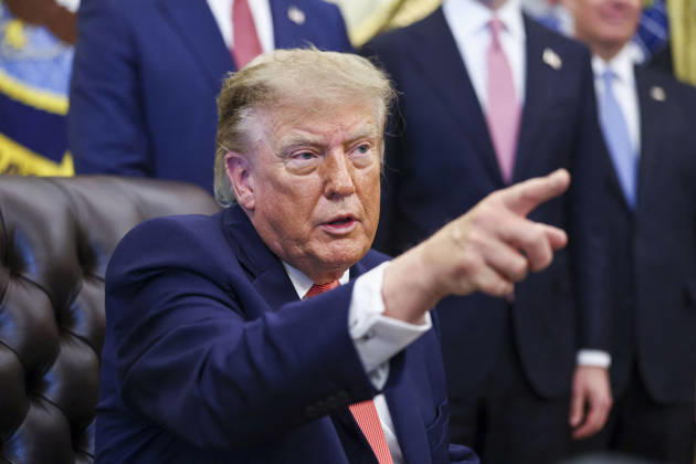 US President Trump speaks to reporters on taxpayer fraud US President Donald Trump responds to a question from the news media following his remarks about efforts to crack down on taxpayer fraud in the Oval Office of the White House in Washington, DC, USA, 20 October 2026. WASHINGTON DISTRICT OF COLUMBIA United States  Copyright: xPool ABACAx