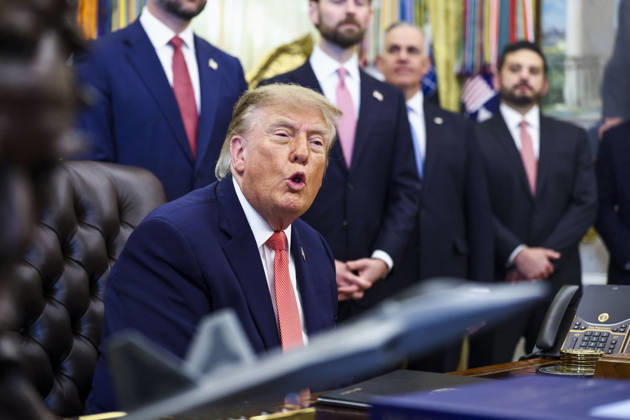 US President Trump speaks to reporters on taxpayer fraud US President Donald Trump responds to a question from the news media following his remarks about efforts to crack down on taxpayer fraud in the Oval Office of the White House in Washington, DC, USA, 20 October 2026. WASHINGTON DISTRICT OF COLUMBIA United States  Copyright: xPool ABACAx