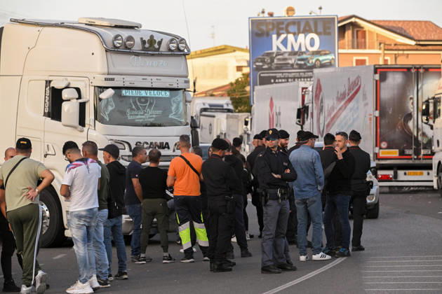 Shops closed due to protests in Vibo Valentia CALABRIA, ITALY - OCTOBER 20: Truck drivers, local people and police seen in S. Onofrio’s crossroad.Protests for hight cost of living and fuel prices spontaneously organized by truck drivers and workers in agriculture sector sparkled in Calabria, South Italy, since early October, severely affecting supply chain distribution. in Vibo Valentia protests go on with closed shop, for disruption of HGV supply chain, and local audience attending pacific protests at S. Onofrio’s crossroad. Protests in Calabria will go on until October 27th. Valeria Ferraro Anadolu Calabria Italy. Editorial use only. Please get in touch for any other usage.  Copyright: x2026xAnadoluxValeriaxFerrarox