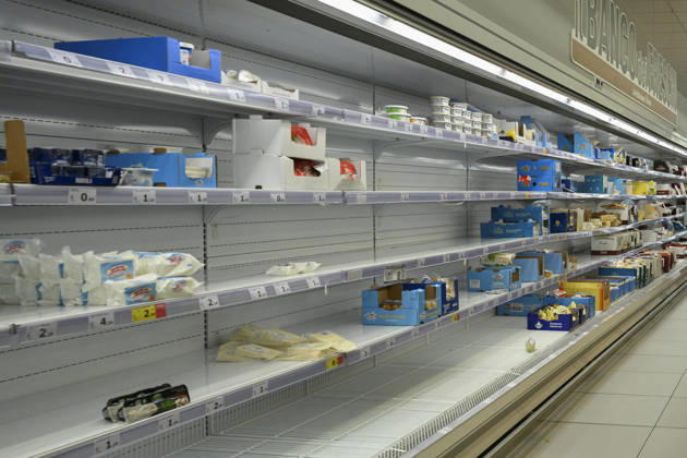 Empty shelves at a local store in Italy s Catanzaro Lido CATANZARO, ITALY - OCTOBER 20 : Empty shelves are seen at a supermarket in Catanzaro Lido as truck drivers and agricultural workers protest against high living costs and rising fuel prices in Catanzaro, Calabria region, Italy on October 20, 2026. The ongoing demonstrations across South Italy have severely affected supply chain distributions and food delivery. Valeria Ferraro Anadolu Catanzaro Italy. Editorial use only. Please get in touch for any other usage.  Copyright: x2026xAnadoluxValeriaxFerrarox