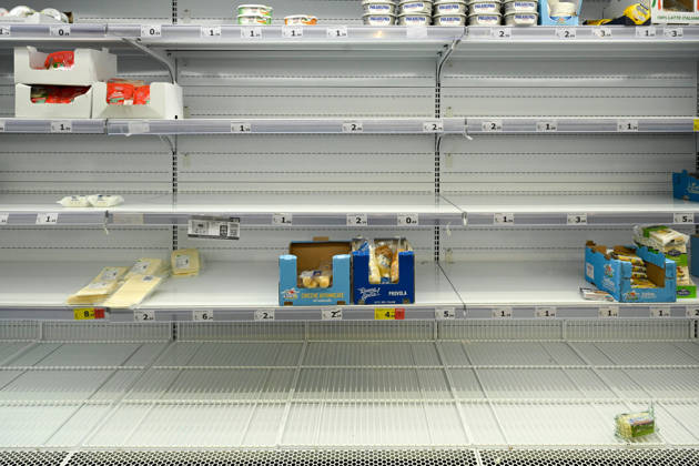 Empty shelves at a local store in Italy s Catanzaro Lido CATANZARO, ITALY - OCTOBER 20 : Empty shelves are seen at a supermarket in Catanzaro Lido as truck drivers and agricultural workers protest against high living costs and rising fuel prices in Catanzaro, Calabria region, Italy on October 20, 2026. The ongoing demonstrations across South Italy have severely affected supply chain distributions and food delivery. Valeria Ferraro Anadolu Catanzaro Italy. Editorial use only. Please get in touch for any other usage.  Copyright: x2026xAnadoluxValeriaxFerrarox