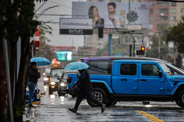 Santiago, October 20, 2026: Flooding on Gran Avenida causes water to pool in the Departamental station on Line 2 of the Santiago Metro due to heavy rains. Diego Martin Aton Chile, Aton 1201178 jpeg  Copyright: DIEGOxMARTIN ATONxCHILE