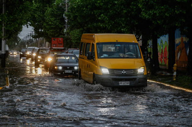 Santiago, October 20, 2026: Flooding at the intersection of Gran Avenida and Los Aviadores streets during the storm front affecting the metropolitan region. Diego Martin Aton Chile, Santiago, Chile. Aton 1201230 jpeg  Copyright: DIEGOxMARTIN ATONxCHILE