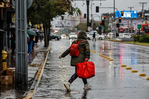 Santiago, October 20, 2026: Flooding at the intersection of Gran Avenida and Los Aviadores streets during the storm system affecting the metropolitan region. Diego Martin Aton Chile, Santiago, Chile. Aton 1201232 jpeg  Copyright: DIEGOxMARTIN ATONxCHILE