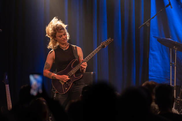 Yasi Hofer at Harmonie Bonn, October 26, 2010. Guitarist Yasi HOFER from Ulm will perform with her band at a concert at Harmonie Bonn. She will be playing there as part of her Best Of Tour 2026. Her style ranges from rock-inspired guitar parts to fusion and instrumental music passages. Bonn, Harmonie Bonn, North Rhine-Westphalia, Germany Copyright: xMarcxJohnx