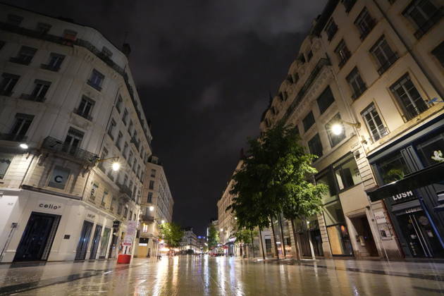 France extends curfews in several cities in wake of weekend violence LYON, FRANCE - OCTOBER 20: A view from part of Lyon s Presqu ile as a curfew goes into effect for the second consecutive night from 9 pm to 6 am by order of Rhone prefect Etienne Guyot, barring people from moving around or remaining on public streets within the Cordeliers, Bellecour and Ainay areas, excluding Place des Terreaux, while bars, restaurants, cinemas, theatres and public transport remain operational following previous violence, damage, and looting, on October 20, 2026. Mathieu Prudhomme Anadolu Lyon France. Editorial use only. Please get in touch for any other usage. Copyright: x2026xAnadoluxMathieuxPrudhommex