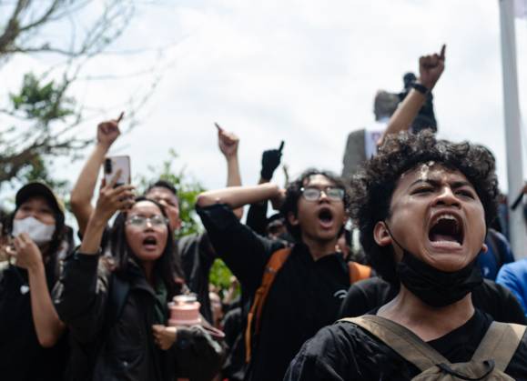 October 20, 2026, Yogyakarta, Indonesia: YOGYAKARTA, INDONESIA, OCTOBER 20, 2026: University students and activists hold banners and flags during a demonstration outside the Regional People s Representative Council (DPRD) building in Yogyakarta. The rally marks two years of President Prabowo Subianto and Vice President Gibran Rakabuming RakaÃ¢â‚¬â ¢s administration, with protesters calling for policy reforms and greater government accountability. Yogyakarta Indonesia  - ZUMAq101 20261020_zna_q101_286 Copyright: xMessaxAdixSaputrax