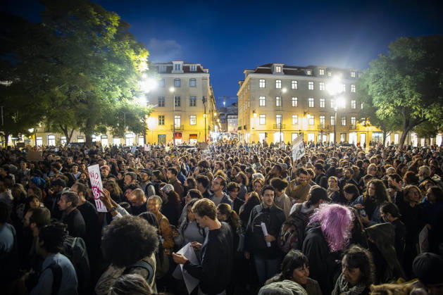 (261021) -- LISBON, Oct. 21, 2026 -- People attend a rally at Praca D. Pedro IV in Lisbon, Portugal, Oct. 20, 2026. Portuguese police arrested 55 protesters for civil disobedience, and two people were injured in the early hours of Tuesday, as security forces moved to dismantle camps of housing rights protesters in public squares in Lisbon and Porto. (Photo by Xinhua) PORTUGAL-LISBON-RALLY-PROTESTERS CarlosxCosta 
