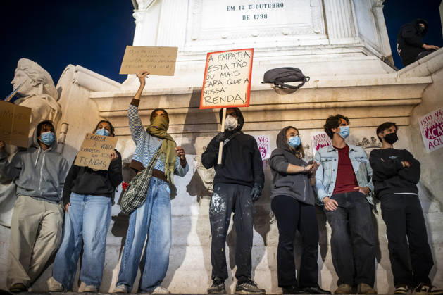 (261021) -- LISBON, Oct. 21, 2026 -- People attend a rally at Praca D. Pedro IV in Lisbon, Portugal, Oct. 20, 2026. Portuguese police arrested 55 protesters for civil disobedience, and two people were injured in the early hours of Tuesday, as security forces moved to dismantle camps of housing rights protesters in public squares in Lisbon and Porto. (Photo by Xinhua) PORTUGAL-LISBON-RALLY-PROTESTERS CarlosxCosta 