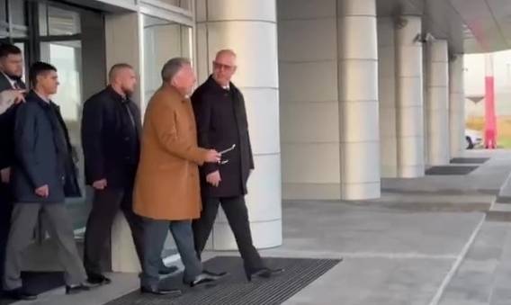 Russia US Witkoff Arrival 9269463 21.10.2026 In this video grab, U.S. President Donald Trump s special envoy Steve Witkoff is welcomed by Russian Direct Investment Fund CEO - Special Presidential Representative for Investment and Economic Cooperation with Foreign Countries Kirill Dmitriev upon arrival at Pulkovo Airport in St. Petersburg, Russia. Witkoff arrived in the city on October 21 for talks with Russian President Vladimir Putin aimed at resolving the conflict in Ukraine, a day after meeting Ukrainian President Volodymyr Zelenskiy in Oslo. Sputnik St. Petersburg Russia  Copyright: xx