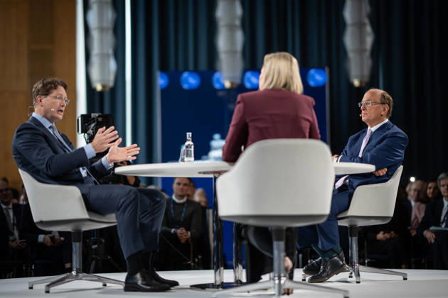 Larry Fink (Laurence Douglas Fink), CEO of BlackRock, speaks at the Berlin Global Dialogue in the former State Council building of the GDR, in conversation with Ola Källenius, CEO of Mercedes-Benz Group AG (on the left in the photo). Berlin Global Dialogue 2026 (BGD 2026), theme: Advancing Alliances for a New Era, Berlin, Berlin, Germany, ESMT