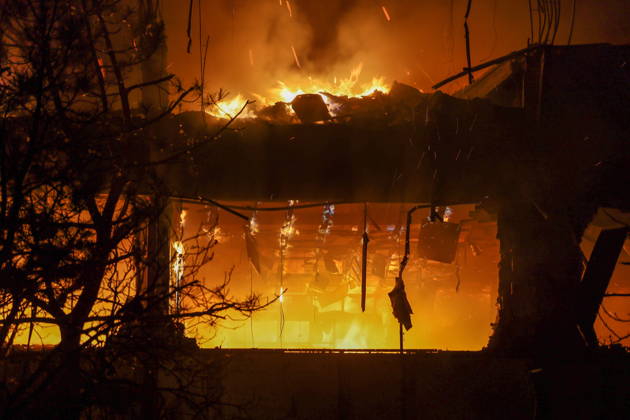 RUSSIA, LUGANSK - OCTOBER 21, 2026: A fire breaks out after a Ukrainian drone strike on a communication hub Lugansk Russia  - ZUMAt113 20261021_zaa_t113_072 Copyright: xAlexanderxRekax