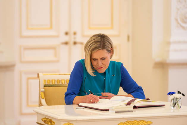 Lithuanian President Nauseda meets newly elected Estonian President Madise in Vilnius VILNIUS, LITHUANIA - OCTOBER 21: Newly elected Estonian President Ulle Madise signs the guest book during her official visit to Vilnius, Lithuania, on October 21, 2026. Her meeting with Lithuanian President Gitanas Nauseda focuses on bilateral relations, regional security and defense, support for Ukraine, strategic infrastructure, and Lithuania s priorities for its presidency of the Council of the European Union in the first half of 2027. Yauhen Yerchak Anadolu Vilnius Lithuania. Editorial use only. Please get in touch for any other usage.  Copyright: x2026xAnadoluxYauhenxYerchakx