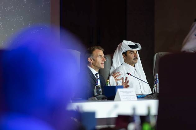 Qatar s Emir and French President Attend One Planet Sovereign Wealth Funds Summit Qatar s Emir Sheikh Tamim bin Hamad Al Thani and French President Emmanuel Macron attend the ninth edition of the One Planet Sovereign Wealth Funds (OPSWF) CEO Summit at the Rosewood Hotel in Qatar, on October 21, 2026. Photo by Emiri Diwan Office apaimages Doha Doha Qatar 211026_Qatar_QPO_00(1) Copyright: xapaimagesxEmirixDiwanxOfficex xapaimagesx