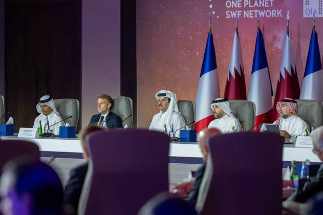 Qatar s Emir and French President Attend One Planet Sovereign Wealth Funds Summit Qatar s Emir Sheikh Tamim bin Hamad Al Thani and French President Emmanuel Macron attend the ninth edition of the One Planet Sovereign Wealth Funds (OPSWF) CEO Summit at the Rosewood Hotel in Qatar, on October 21, 2026. Photo by Emiri Diwan Office apaimages Doha Doha Qatar 211026_Qatar_QPO_00(3) Copyright: xapaimagesxEmirixDiwanxOfficex xapaimagesx
