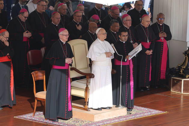 IPA89979617 - Vatican City - Italy, October 21, 2026: Pope Leo XIV presides over the Wednesday General Audience in St. Peter™s Square following his recovery from lung surgery. This morning, thousands of faithful and pilgrims from around the world gathered in St. Peter™s Square to attend the Wednesday General Audience with Pope Leo XIV. It was a moment of prayer, listening, and fellowship that filled the square with hope, reflection, and joy.  Copyright: xmarcoxiacobuccix xmarcoxiacobuccix IPA89979617