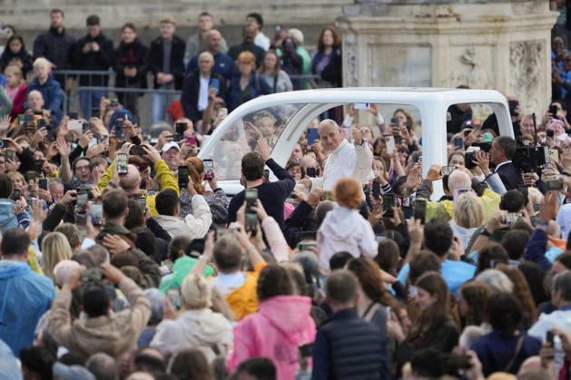 Pope Leo XIV At Weekly General Audience - Vatican City His Holiness Pope Leo XIV attends the weekly general audience at St Peter s Square in Vatican City, Vatican on October 21, 2026. Photo by Andrea Bracaglia ABACAPRESS.COM Vatican City Vatican City Vatican (or Holy See)  Copyright: xBracagliaxAndrea ABACAx