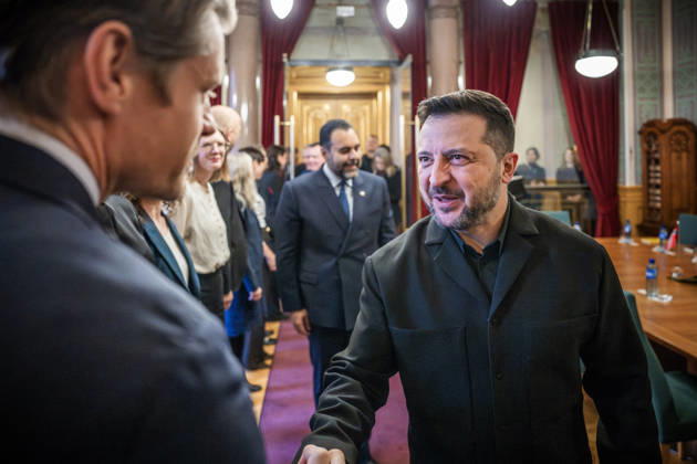 Ukrainian President Visits Norway, Oslo, October 21, 2026. Ukrainian President Volodymyr Zelenskyy visits the Storting, where he also meets with parliamentary leaders. Here, he greets Peter Frolich of the Conservative Party. Photo: Ole Berg Rusten, NTB, Oslo, Norway. DazQxS5zFuw EDITORIAL USE ONLY Ref BNC POLDazQxS5zFuw jpg  Copyright: xOlexBerg-Rustenx xNTBx