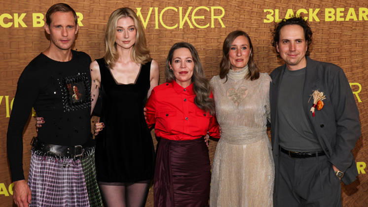 Los Angeles Premiere Of Black Bear s Wicker LOS ANGELES, CALIFORNIA, USA - OCTOBER 20: Alexander Skarsgard wearing Chopova Lowena, styled by Harry Lambert, Elizabeth Debicki wearing Kallmeyer, Calzedonia tights, Manolo Blahnik shoes, and Engelbert 1920 jewelry, styled by Elizabeth Saltzman, Olivia Colman, Eleanor Wilson and Alex Huston Fischer arrive at the Los Angeles Premiere Of Black Bear s Wicker held at the DGA Theater Complex at The Directors Guild of America on October 20, 2026 in Los Angeles, California, United States. Los Angeles DGA Theater Complex at The Directors Guild of America California United States Copyright: xKayxQiao ImagexPressxAgencyx