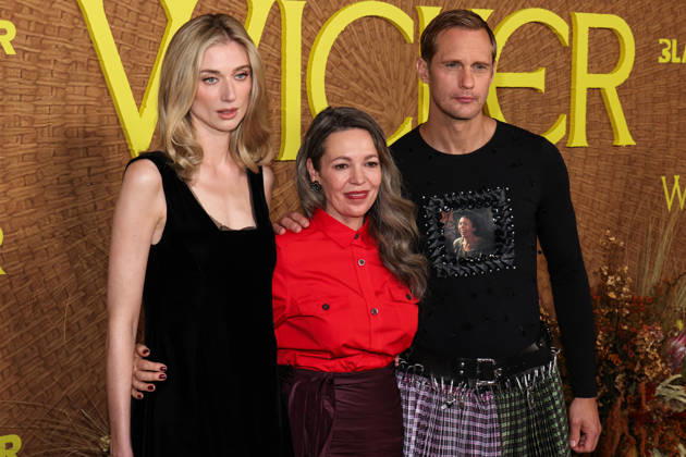 Los Angeles Premiere Of Black Bear s Wicker LOS ANGELES, CALIFORNIA, USA - OCTOBER 20: Elizabeth Debicki wearing Kallmeyer, Calzedonia tights, Manolo Blahnik shoes, and Engelbert 1920 jewelry, styled by Elizabeth Saltzman, Olivia Colman and Alexander Skarsgard wearing Chopova Lowena, styled by Harry Lambert arrive at the Los Angeles Premiere Of Black Bear s Wicker held at the DGA Theater Complex at The Directors Guild of America on October 20, 2026 in Los Angeles, California, United States. Los Angeles DGA Theater Complex at The Directors Guild of America California United States Copyright: xKayxQiao ImagexPressxAgencyx