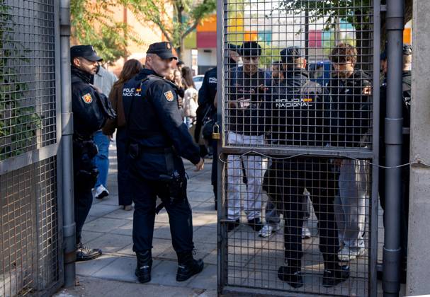 University Protest Against Milei’s Participation in an Event at URJC The National Police control access to the campus during a university protest against Milei’s participation in an event at Rey Juan Carlos University (URJC), on October 21, 2026, in Madrid, Spain. The URJC Platform for Public Education has organized this university protest on the Vicálvaro campus against the Argentine president’s participation and his propaganda agenda at the opening ceremony of the 10th Annual Madrid Conference on Austrian Economics, October 21, 2026. PIXELADA Madrid, Madrid, Spain  Copyright: xEduardoxParrax 7859061