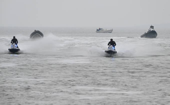 German Armed Forces Unveil New Biber Watercraft The German Navy presents its new Biber watercraft during a dynamic demonstration Soldiers demonstrate the fast and agile, militarily modified jet skis of the Maritime Interdiction Secur Copyright: xdiebildwerftx